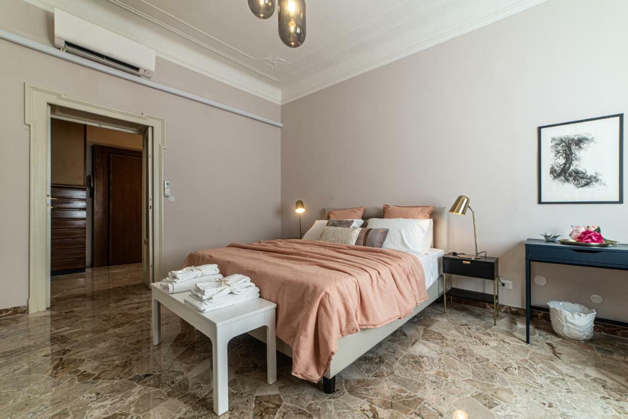 Joivy Sophisticated 3-Bed Flat With Desk Milan Exterior photo