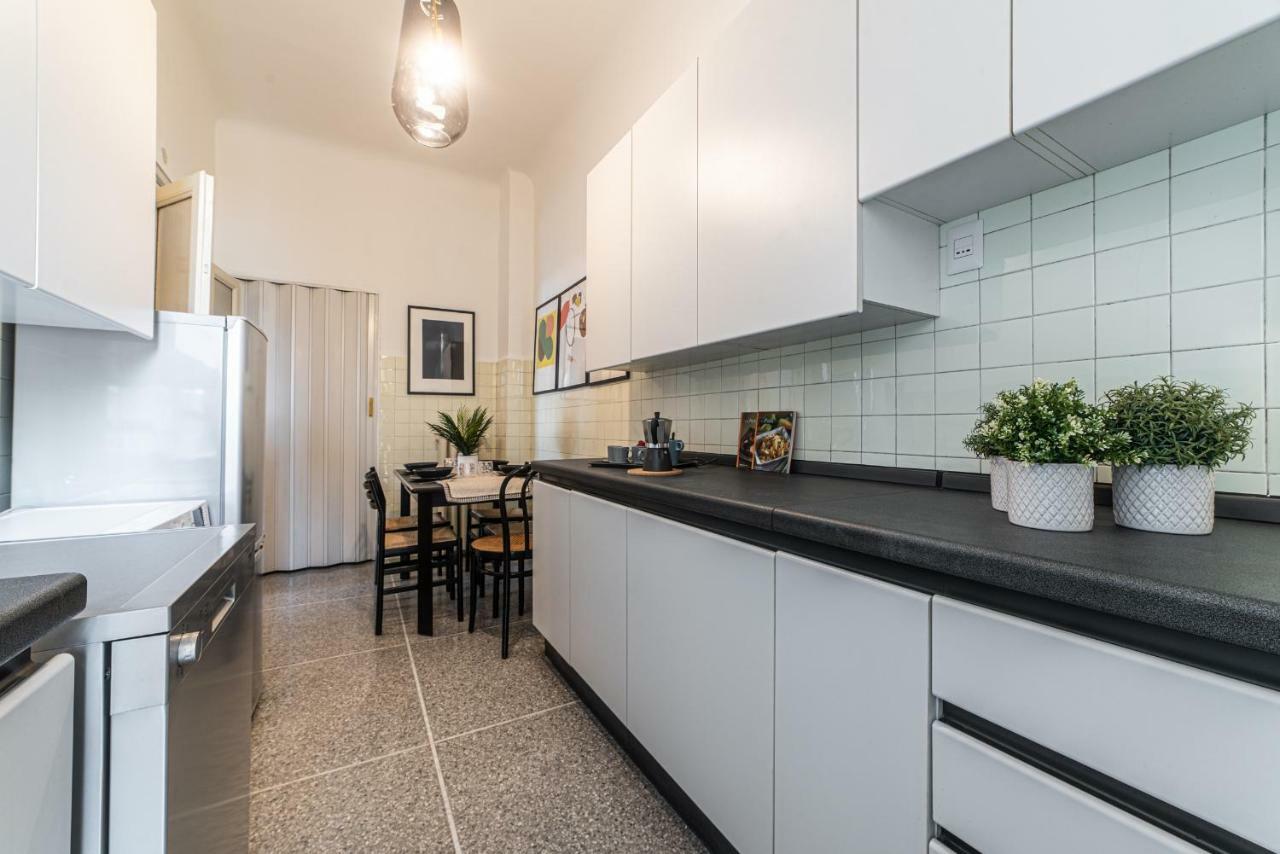 Joivy Sophisticated 3-Bed Flat With Desk Milan Exterior photo