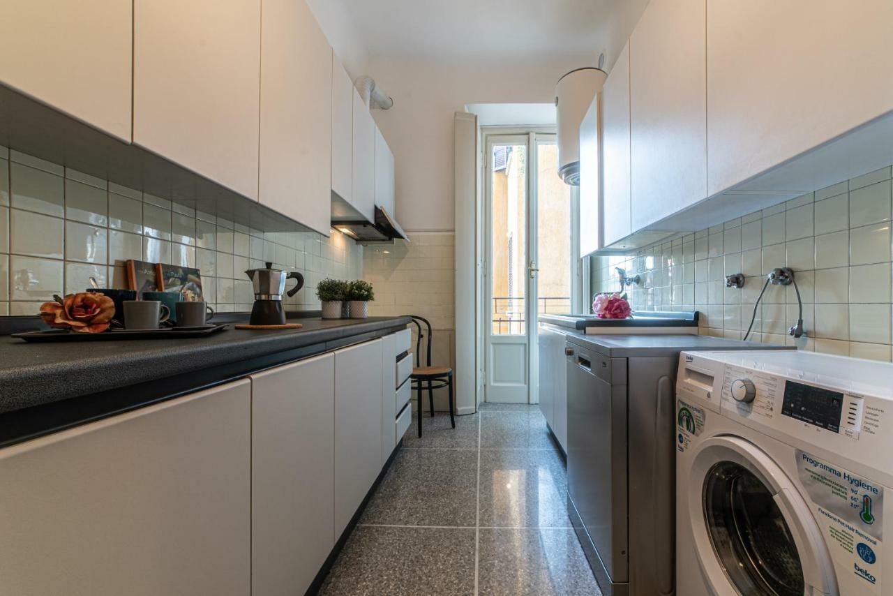 Joivy Sophisticated 3-Bed Flat With Desk Milan Exterior photo