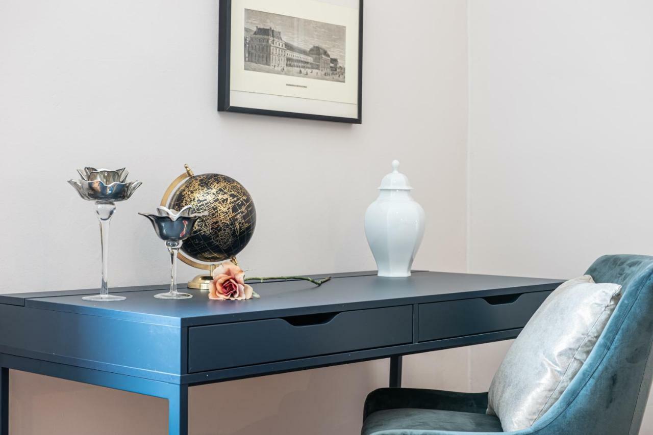 Joivy Sophisticated 3-Bed Flat With Desk Milan Exterior photo