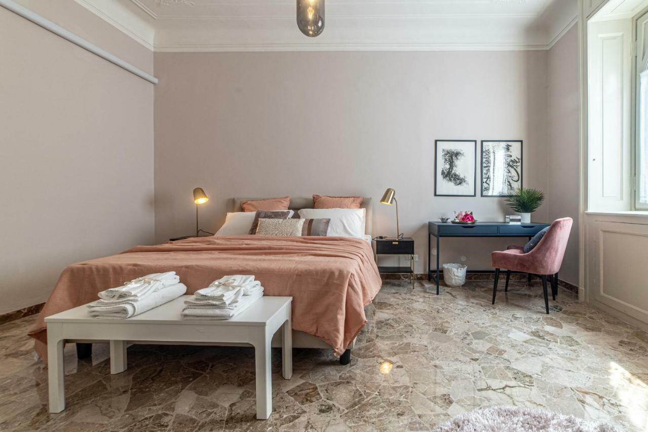 Joivy Sophisticated 3-Bed Flat With Desk Milan Exterior photo