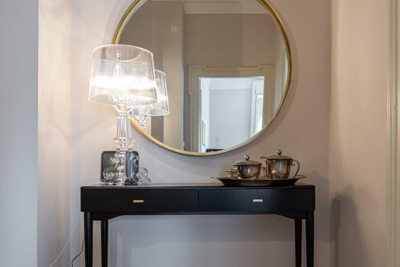 Joivy Sophisticated 3-Bed Flat With Desk Milan Exterior photo