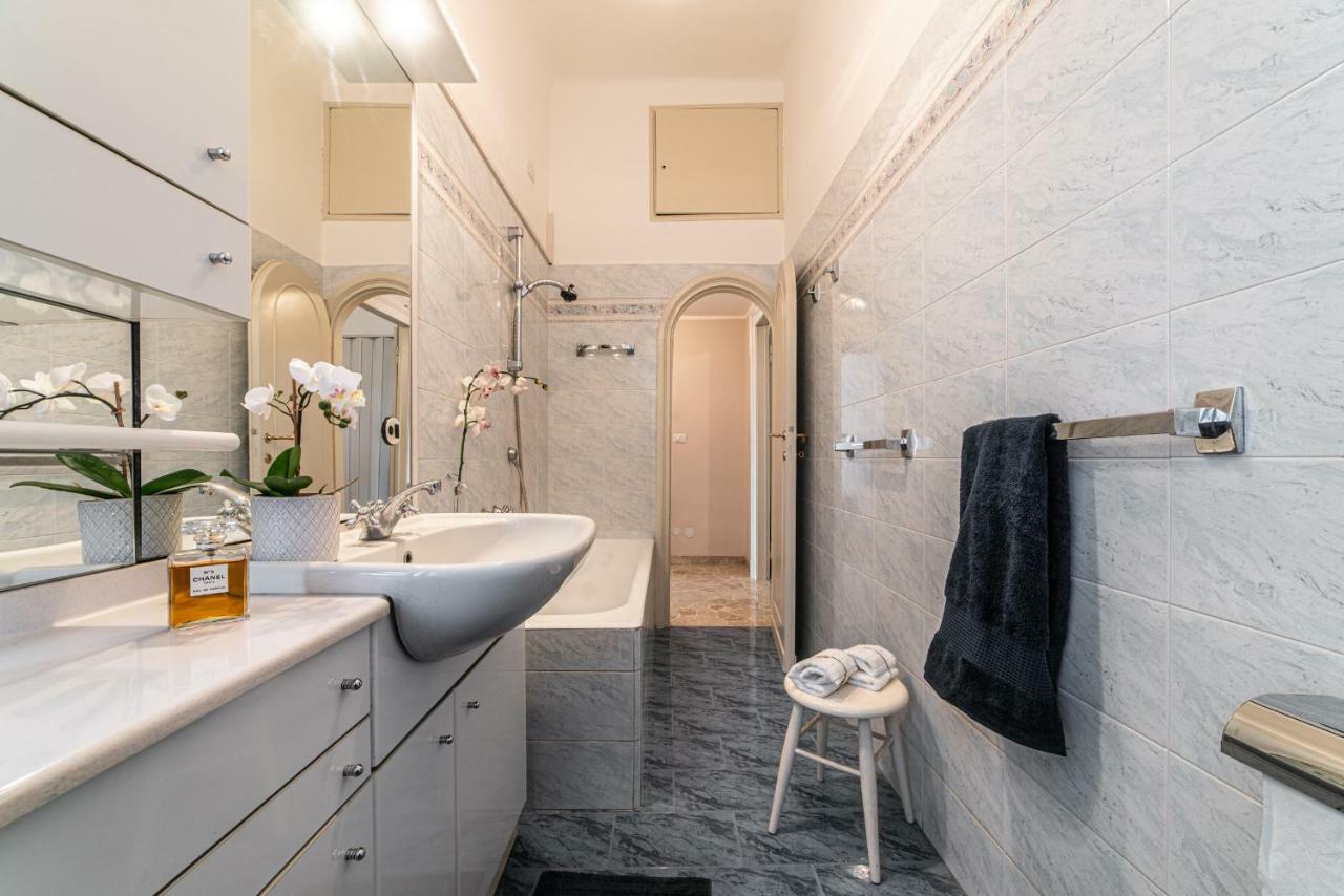 Joivy Sophisticated 3-Bed Flat With Desk Milan Exterior photo