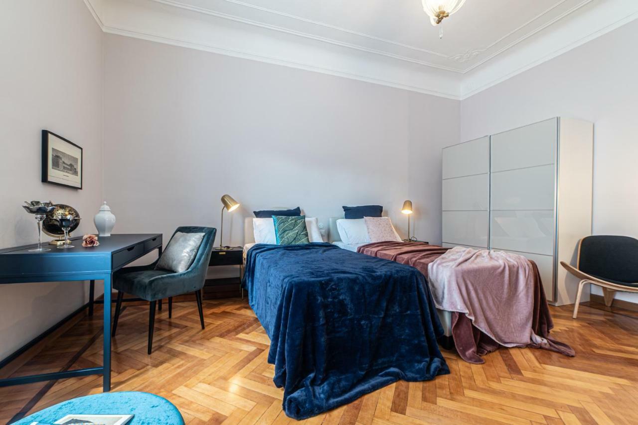 Joivy Sophisticated 3-Bed Flat With Desk Milan Exterior photo