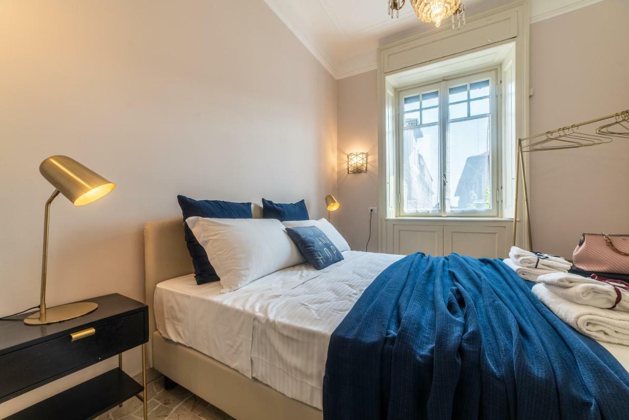 Joivy Sophisticated 3-Bed Flat With Desk Milan Exterior photo